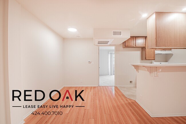 Building Photo - 4651 Cahuenga Blvd