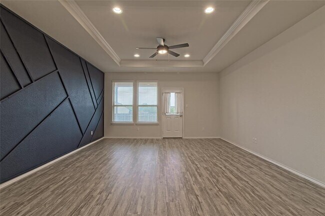 Building Photo - 601 Hummingbird Ln