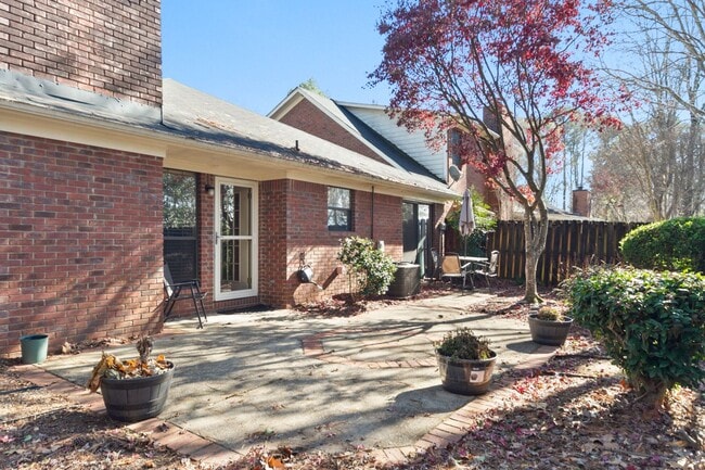 Building Photo - 2013 Fox Ridge Rd