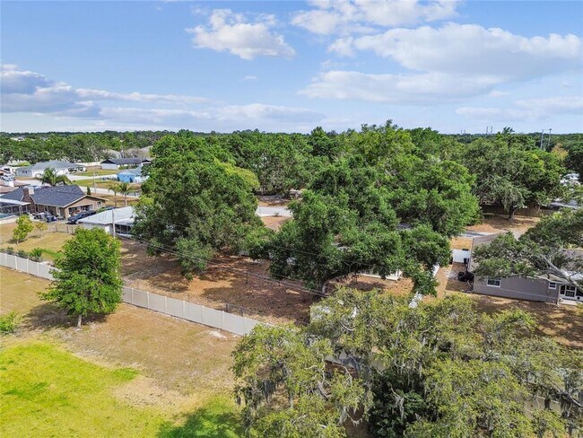 Building Photo - 1102 Shadowbrook Dr N