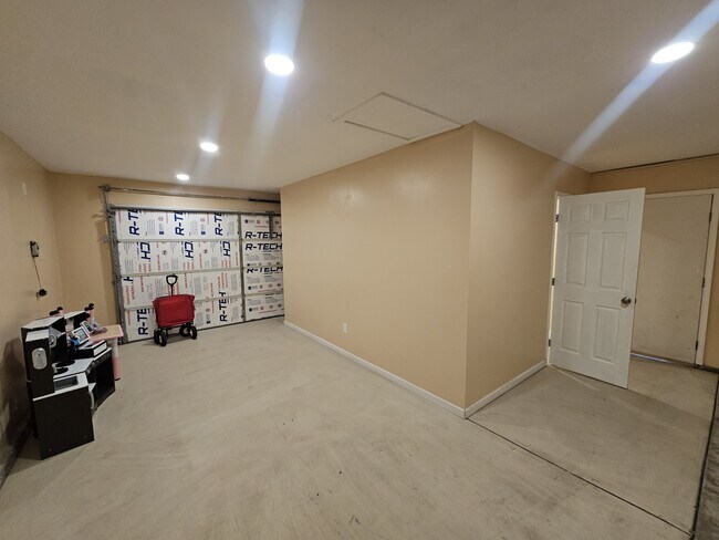 Building Photo - 5400 Sugar Pine Dr
