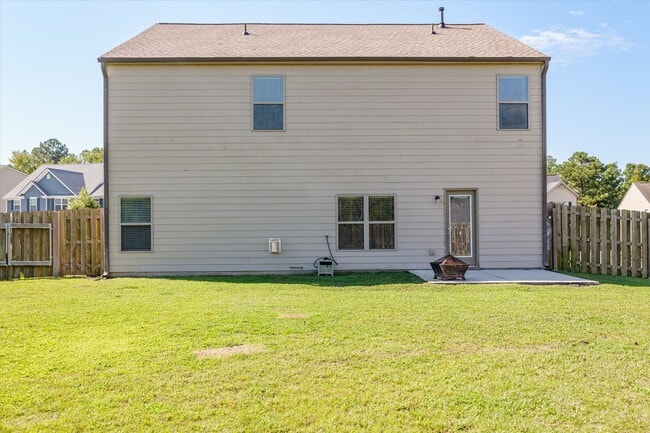 Building Photo - Great 5 Bedroom Home in Evans