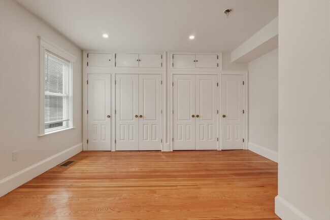 Building Photo - 311 N Harvard St