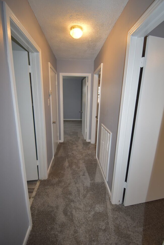 Building Photo - 3 Bedroom Pet Friendly Home For Rent!