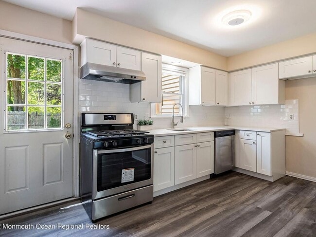 Building Photo - 19A Emerald Dr