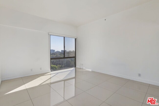 Building Photo - 10445 Wilshire Blvd