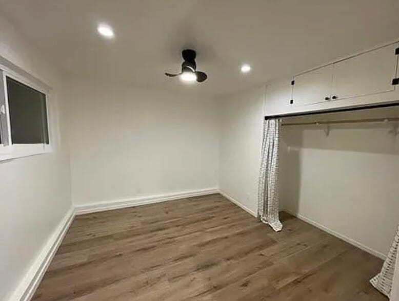 Building Photo - 22331 Vanowen St