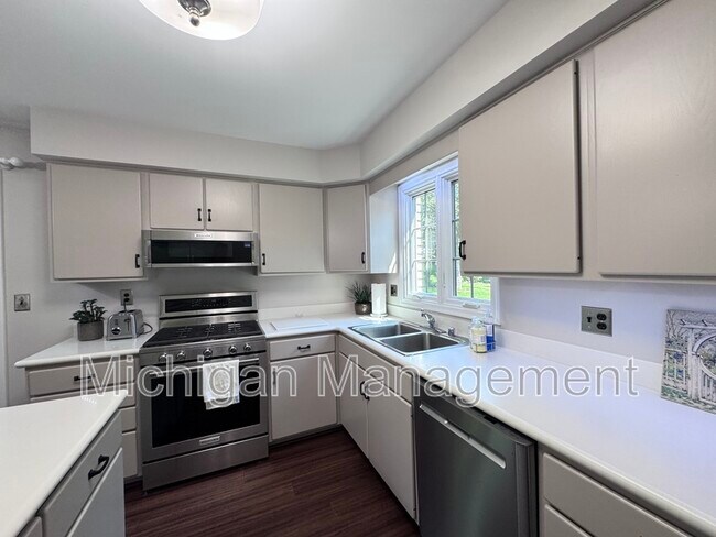 Building Photo - 42098 Banbury Rd