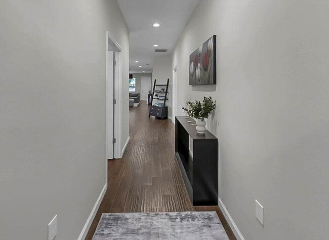 Building Photo - 3114 E 21st Ave