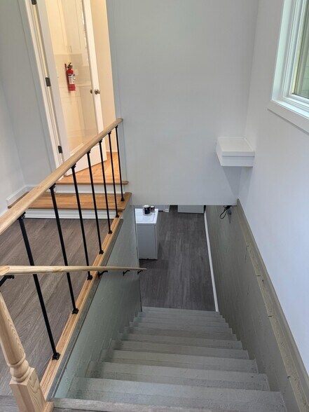 Building Photo - 24 S Rockland Ave