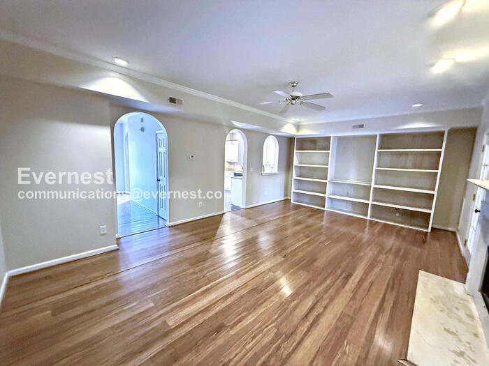 Building Photo - 607 Parkside Cir