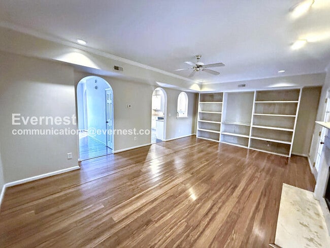 Building Photo - 607 Parkside Cir