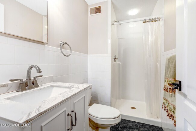 Building Photo - 909 Brookside Ave