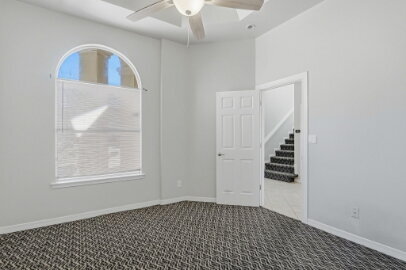 Building Photo - Updated 3-Bed Condo with Scenic Views & Cozy Fireplace