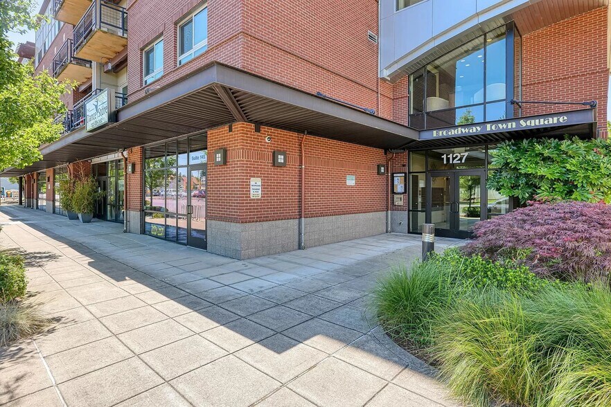 Building Photo - 1127 Broadway St NE