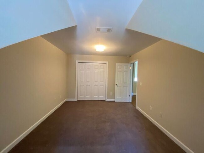 Building Photo - 4BRd Carleton Place, Upscale Brick town home, 1 car garage!  Central Wilmington!