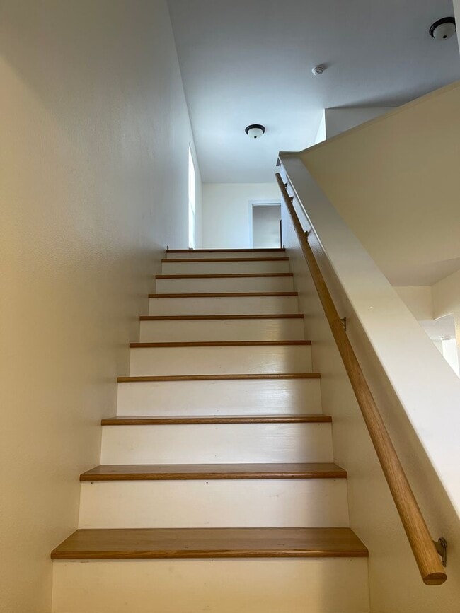 Building Photo - 16830 Huntington Ln