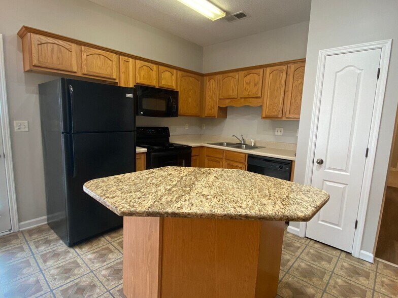 Building Photo - 9112 Cinderhill Cove W