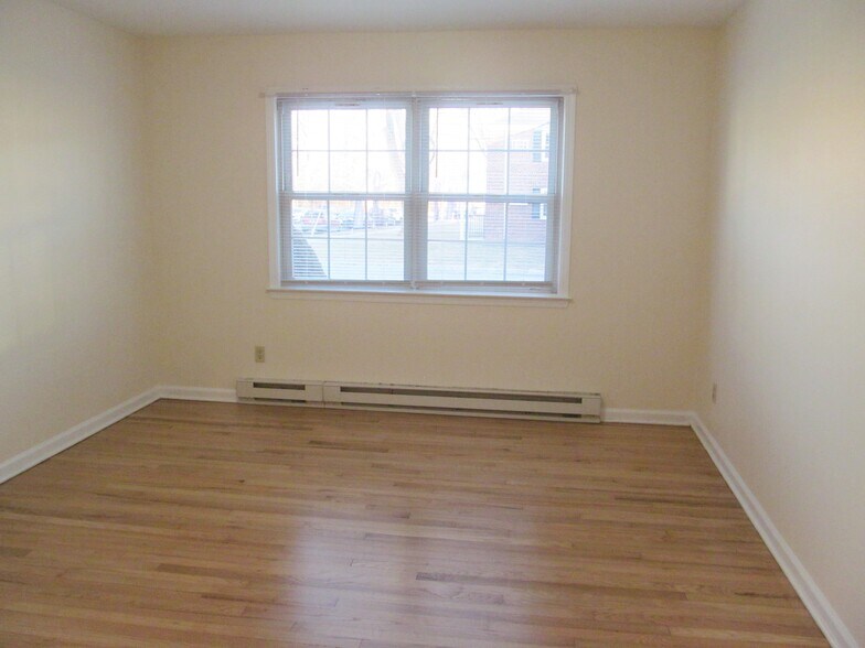 Building Photo - 60 E Cliff St