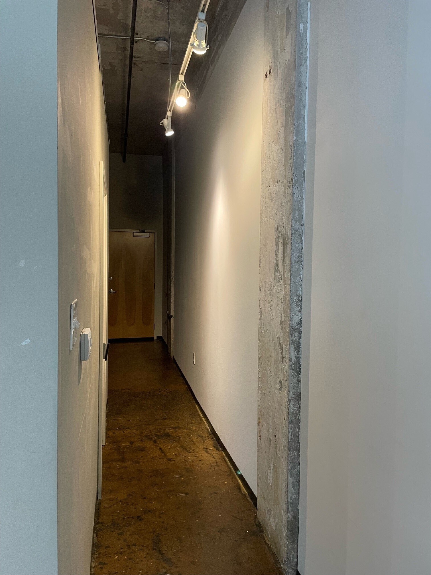 Building Photo - 415 Oliver Hill Way