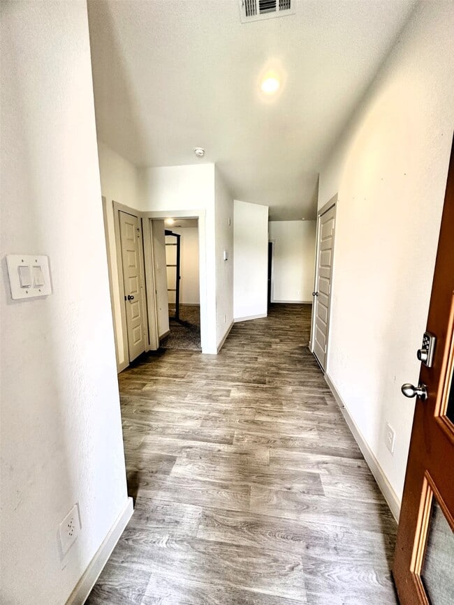 Building Photo - 14510 Rain Tree Dr