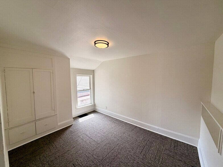 Building Photo - 319 Jerry St