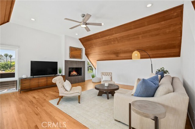 Building Photo - 390 St Ann's Dr