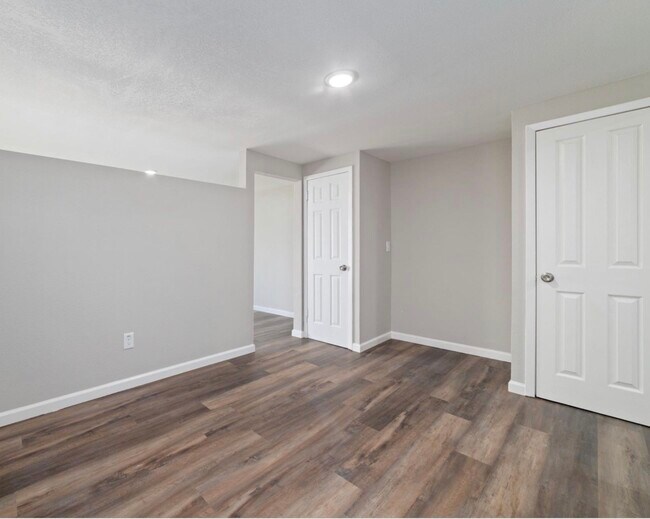 Building Photo - 800 E Adoue Ave
