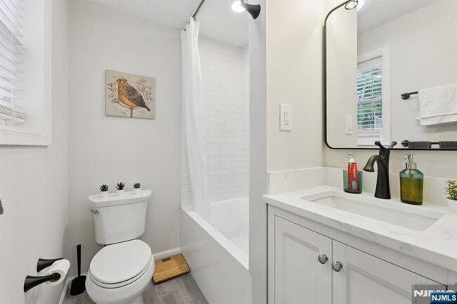 Building Photo - 567 S Broad St