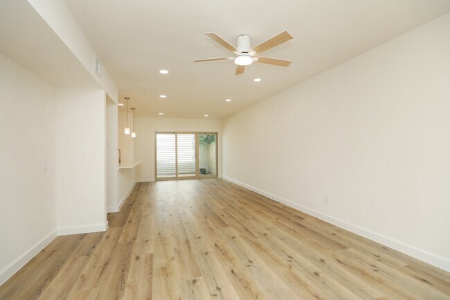 Building Photo - 2050 Augusta Dr