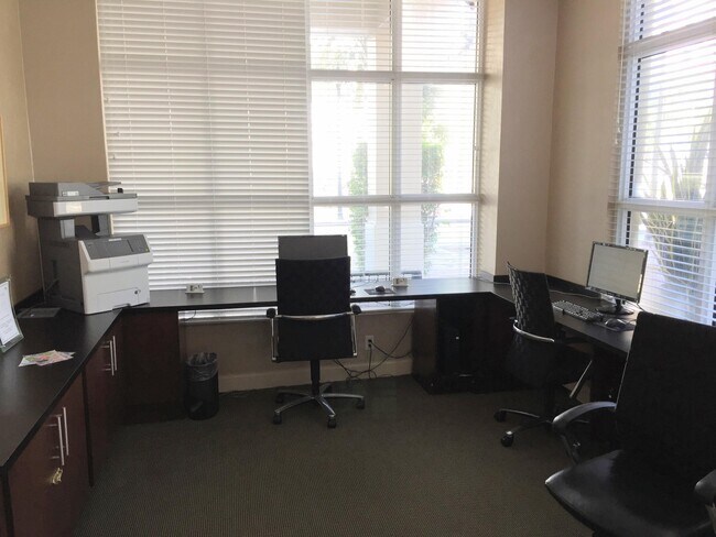 Building Photo - 600 S Dixie Hwy