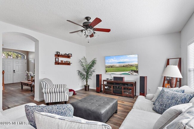 Building Photo - 129 Thornloe Dr