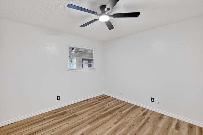 Building Photo - 2821 Metz Dr