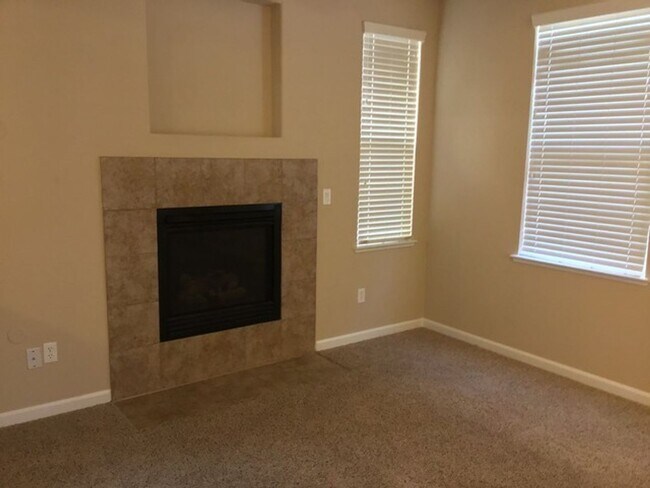 Building Photo - Gated Community 4 Bedroom 2.5 Bath Home...
