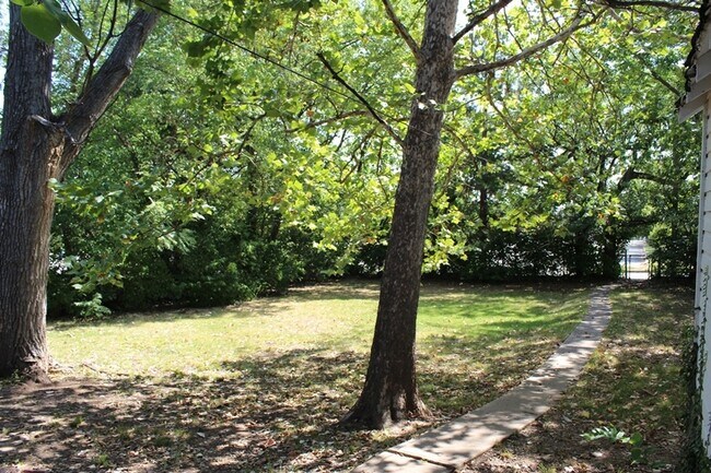 Building Photo - NEXT TO KSU!!!