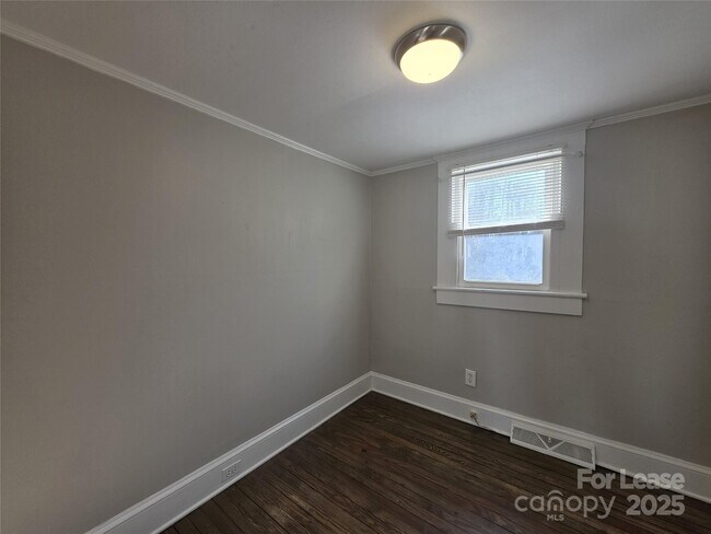 Building Photo - 818 Margate Ave