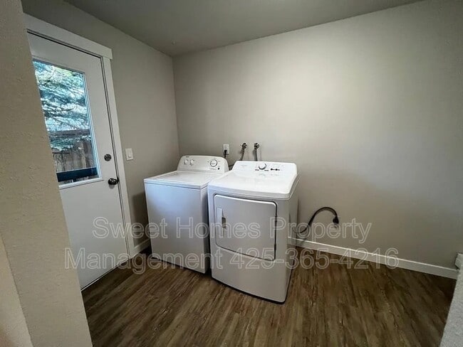 Building Photo - 9212 Lawndale Ave SW