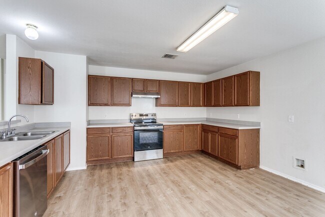 Building Photo - 3410 Sherwin Dr