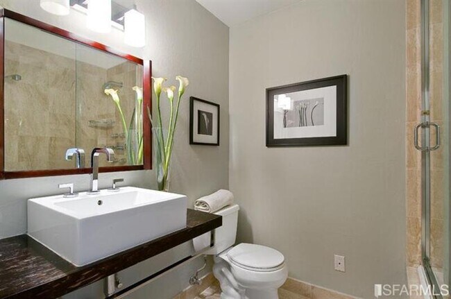 Building Photo - 2662 Bush St