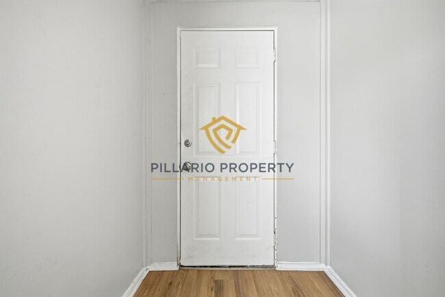 Building Photo - $500 OFF MOVE-IN SPECIAL!!! 4 Bedroom home in Near Downtown Indy! Available Now!