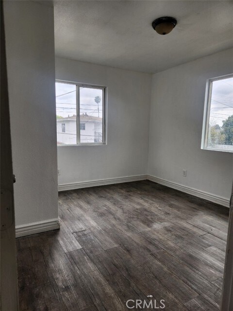 Building Photo - 406 56th St