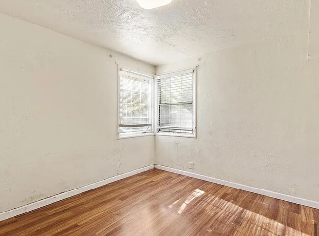 Building Photo - APPLY NOW