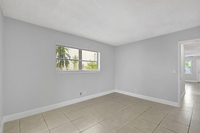 Building Photo - 3915 S Flagler Dr