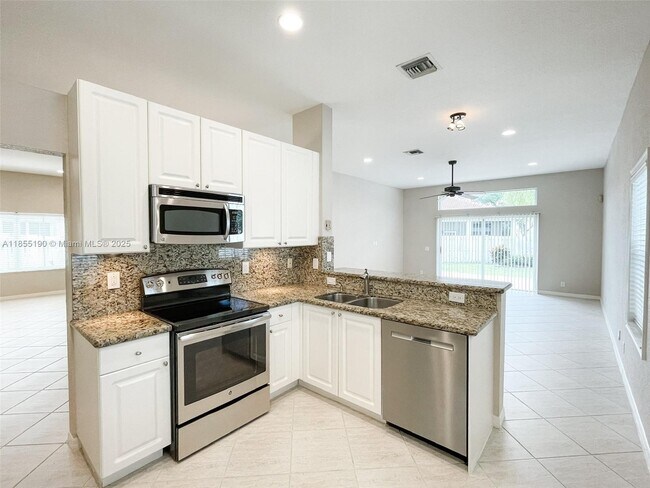 Building Photo - 686 Maplewood Ct