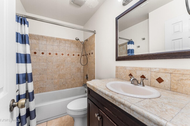 Building Photo - 1055 Lakeview Dr