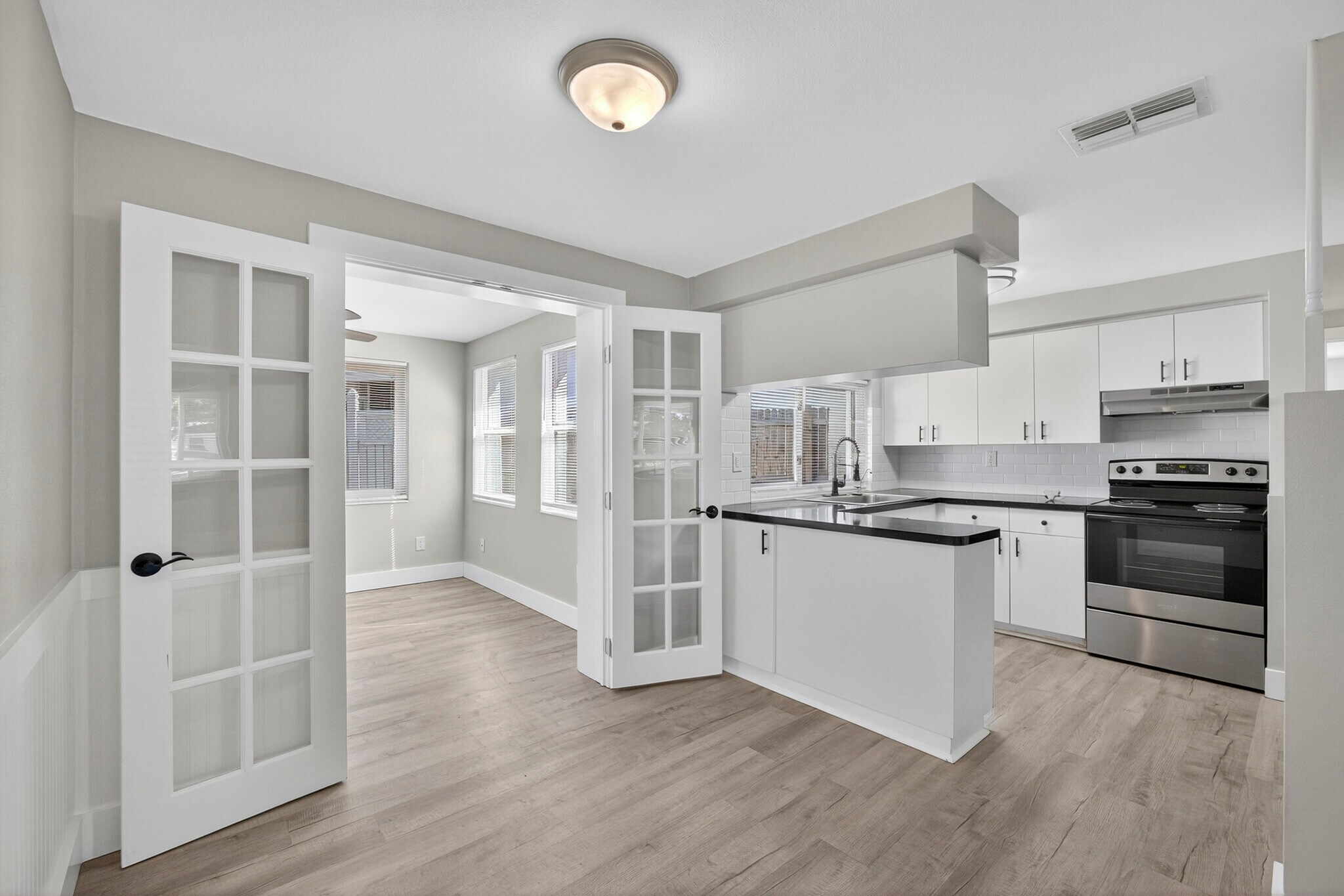 Building Photo - 3624 Oakhurst Dr