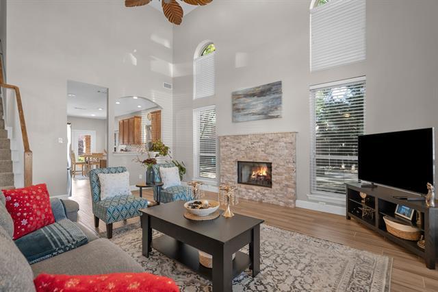 Building Photo - 901 Brentwood Dr