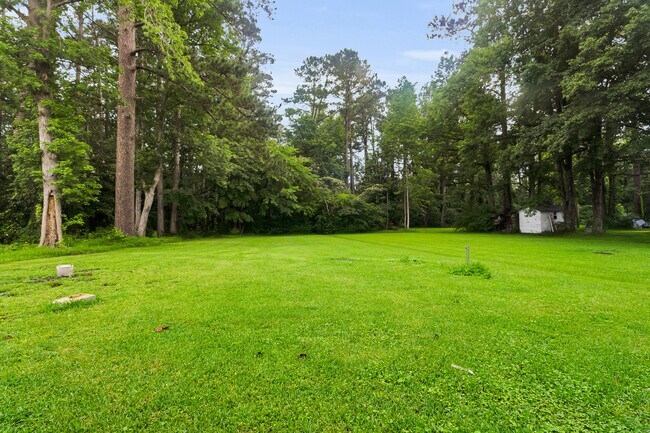 Building Photo - 300 Battleground Ave