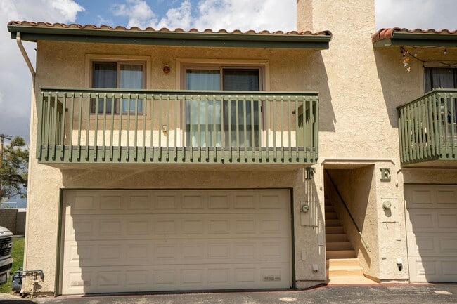 Building Photo - Welcome to your ideal rental in West Redla...