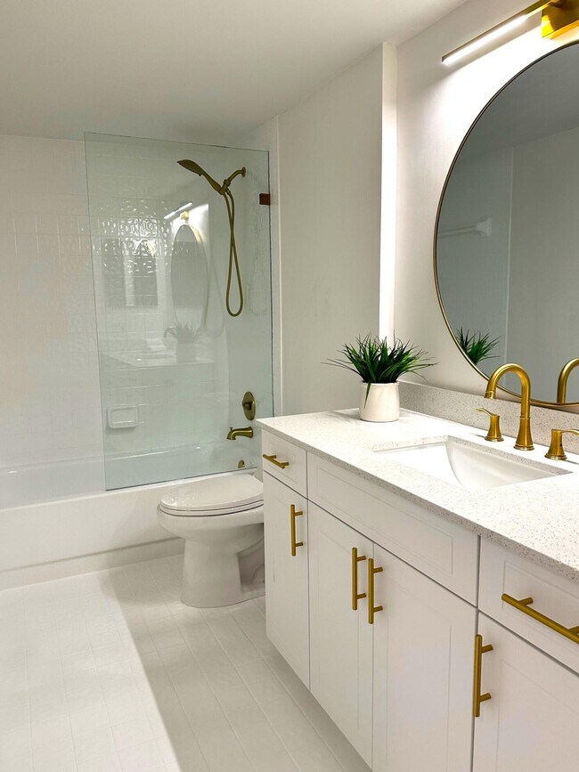 Building Photo - 14096 Huntington Pointe Dr